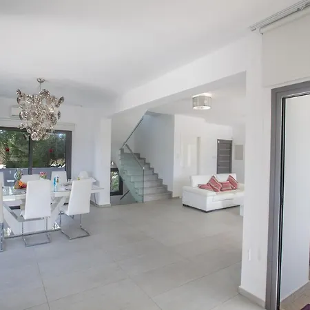 Villa Protaras Holiday De2 *